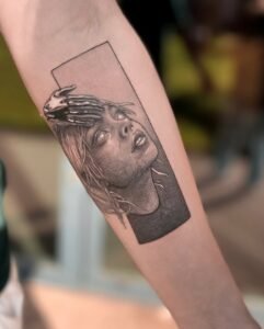 tatuaże tymczasowe tatuaż na ramieniu, tatuaże Kraków, studio tatuażu Kraków, tatuaż rękaw, cena tatuażu kraków.